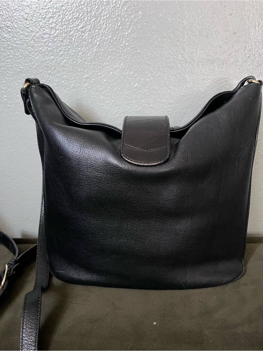 Bally Black Pebbled Leather Shoulder Bag with Gold Accents - Picture 7 of 10